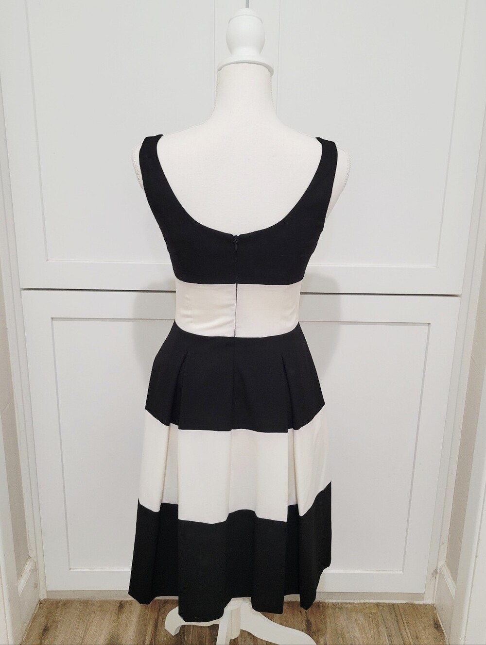 Ralph Lauren Black & White Color Block Sleeveless Fit & Flare Dress | Size 0 - Picture 4 of 7